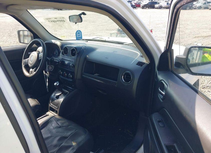 Photo 5 of 2014 Jeep Patriot SPORT (VIN 1C4NJPBB4ED813349)