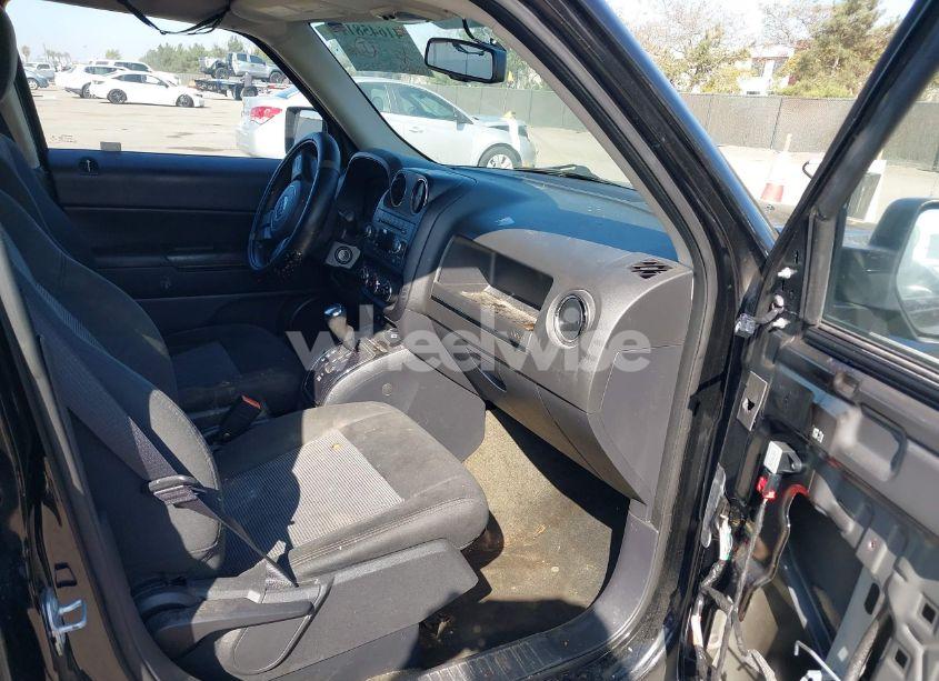 Photo 5 of 2017 Jeep Patriot SPORT FWD (VIN 1C4NJPBB4HD120589)