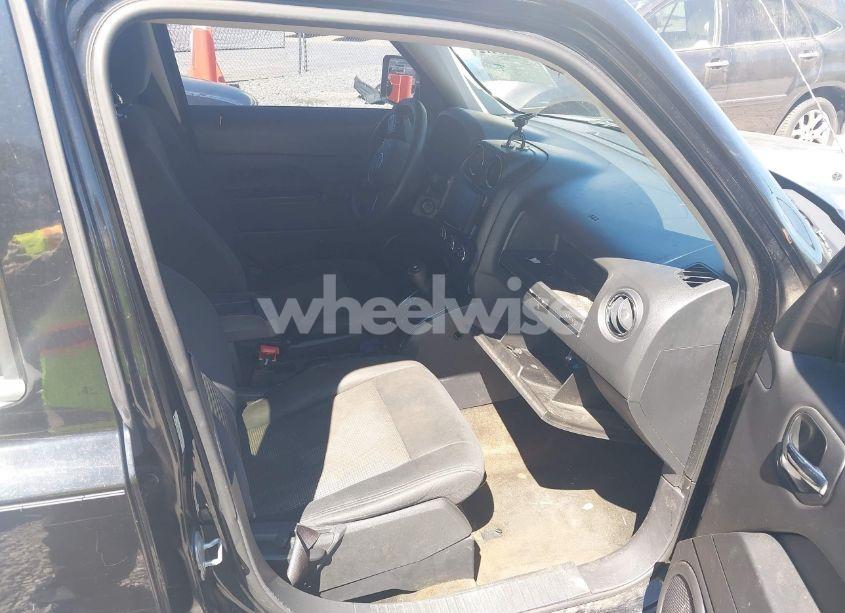 Photo 5 of 2014 Jeep Patriot SPORT (VIN 1C4NJPBB5ED842780)