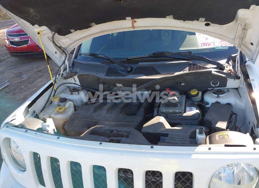 Photo 10 of 2015 Jeep Patriot SPORT (VIN 1C4NJPBB5FD313542)