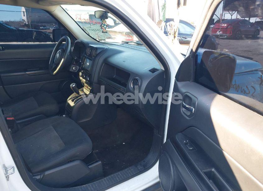 Photo 5 of 2015 Jeep Patriot SPORT (VIN 1C4NJPBB5FD313542)