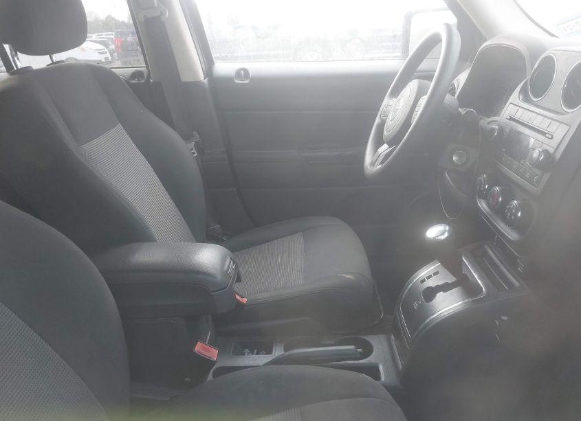 Photo 5 of 2015 Jeep Patriot SPORT (VIN 1C4NJPBB5FD329272)