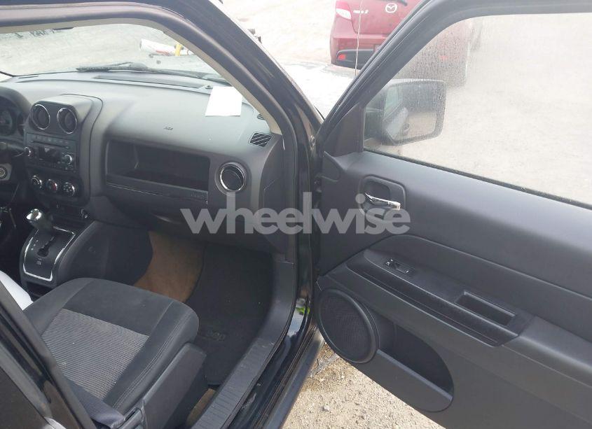 Photo 5 of 2016 Jeep Patriot SPORT (VIN 1C4NJPBB5GD727177)