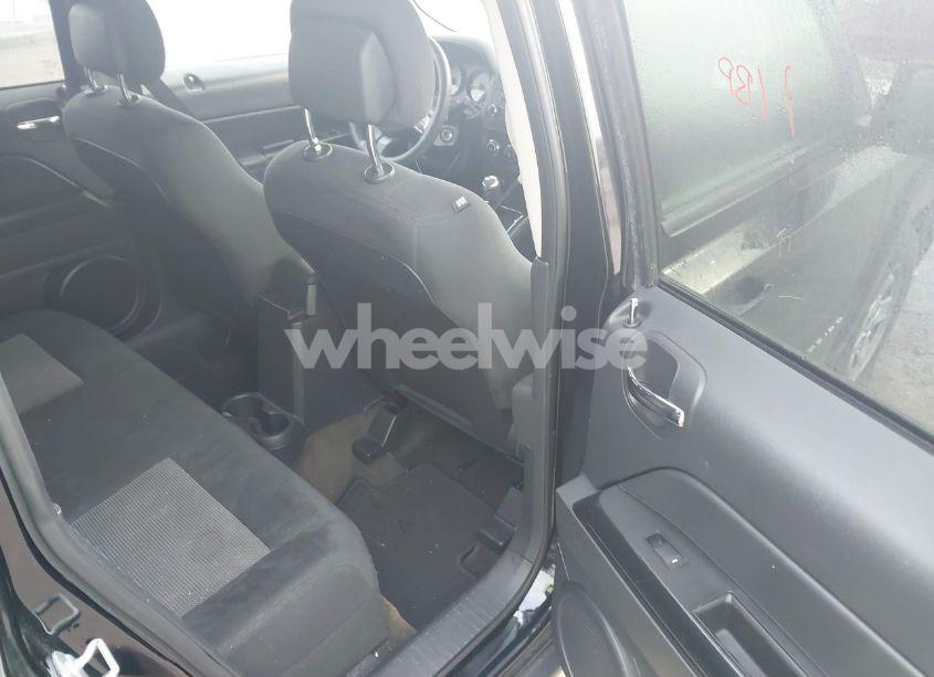 Photo 8 of 2016 Jeep Patriot SPORT (VIN 1C4NJPBB5GD727177)