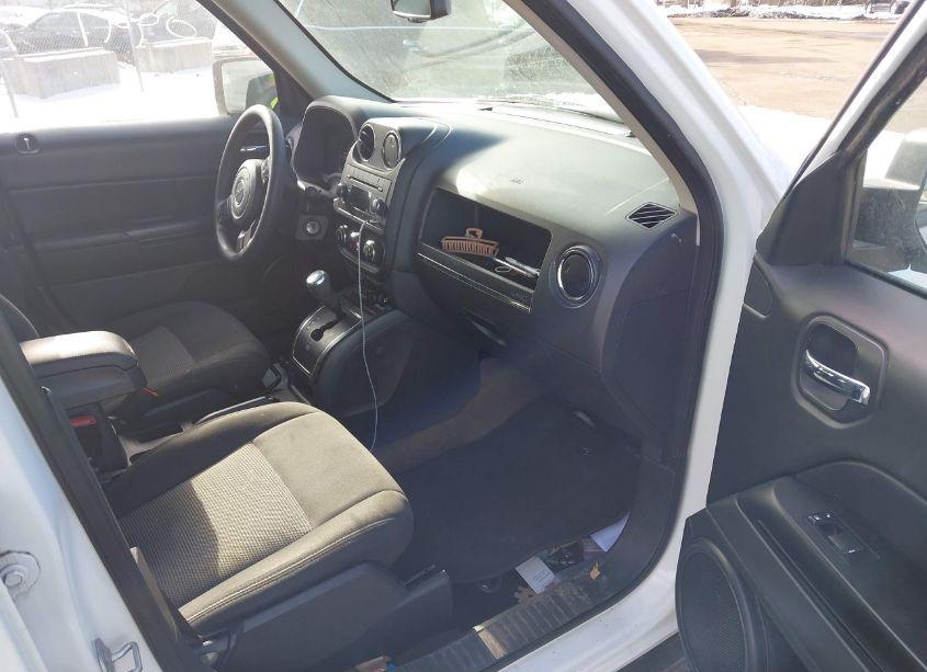 Photo 5 of 2016 Jeep Patriot SPORT (VIN 1C4NJPBB5GD800287)