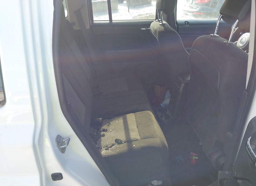 Photo 8 of 2016 Jeep Patriot SPORT (VIN 1C4NJPBB5GD800287)