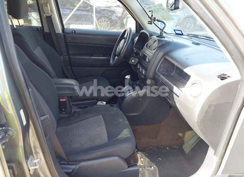 Photo 5 of 2014 Jeep Patriot SPORT (VIN 1C4NJPBB6ED619163)