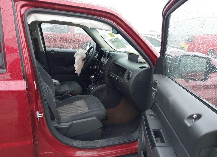 Photo 5 of 2014 Jeep Patriot SPORT (VIN 1C4NJPBB6ED853304)