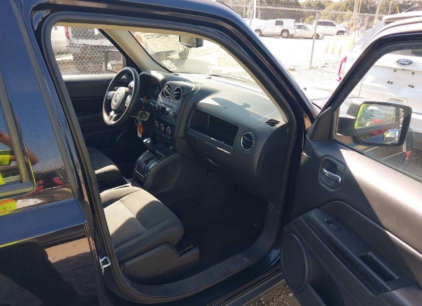 Photo 5 of 2015 Jeep Patriot SPORT (VIN 1C4NJPBB6FD191452)
