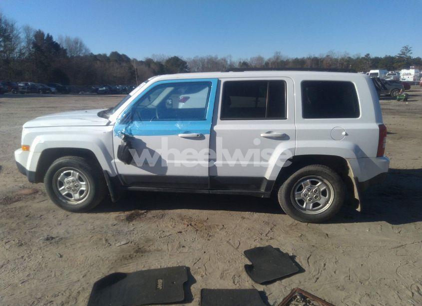 Photo 15 of 2015 Jeep Patriot SPORT (VIN 1C4NJPBB6FD342242)