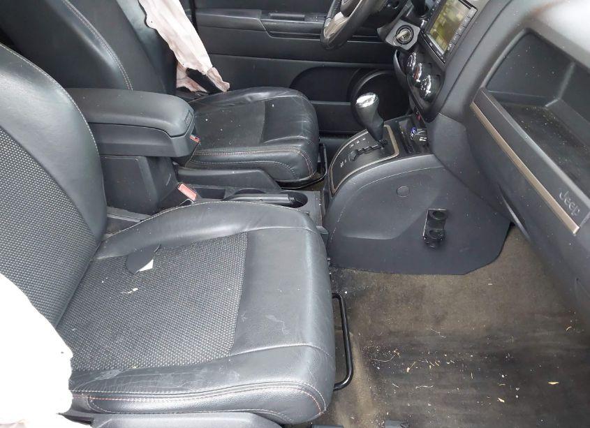 Photo 5 of 2016 Jeep Patriot 75TH ANNIVERSARY (VIN 1C4NJPBB6GD774637)