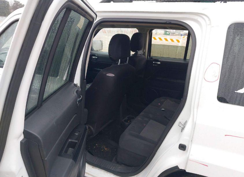 Photo 8 of 2014 Jeep Patriot SPORT (VIN 1C4NJPBB7ED830453)