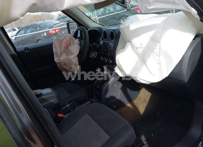 Photo 5 of 2016 Jeep Patriot SPORT (VIN 1C4NJPBB7GD547067)