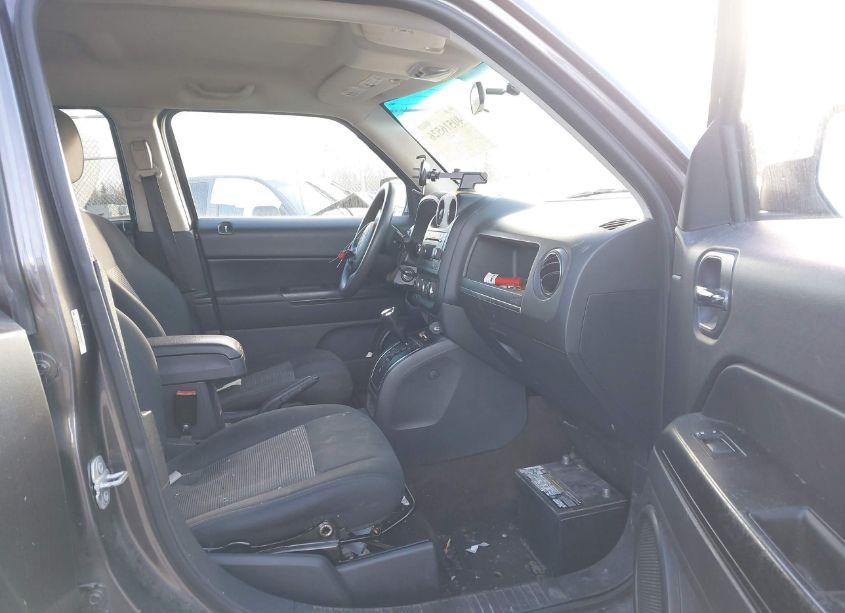 Photo 5 of 2015 Jeep Patriot SPORT (VIN 1C4NJPBB8FD186043)