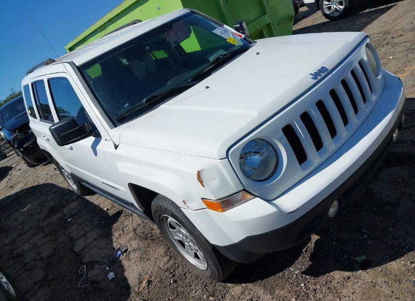 2015 Jeep Patriot SPORT (VIN 1C4NJPBB8FD318038) main photo