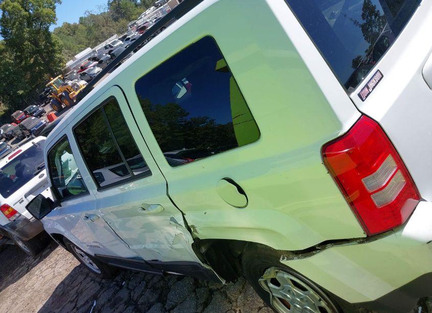 Photo 14 of 2015 Jeep Patriot SPORT (VIN 1C4NJPBB8FD318038)