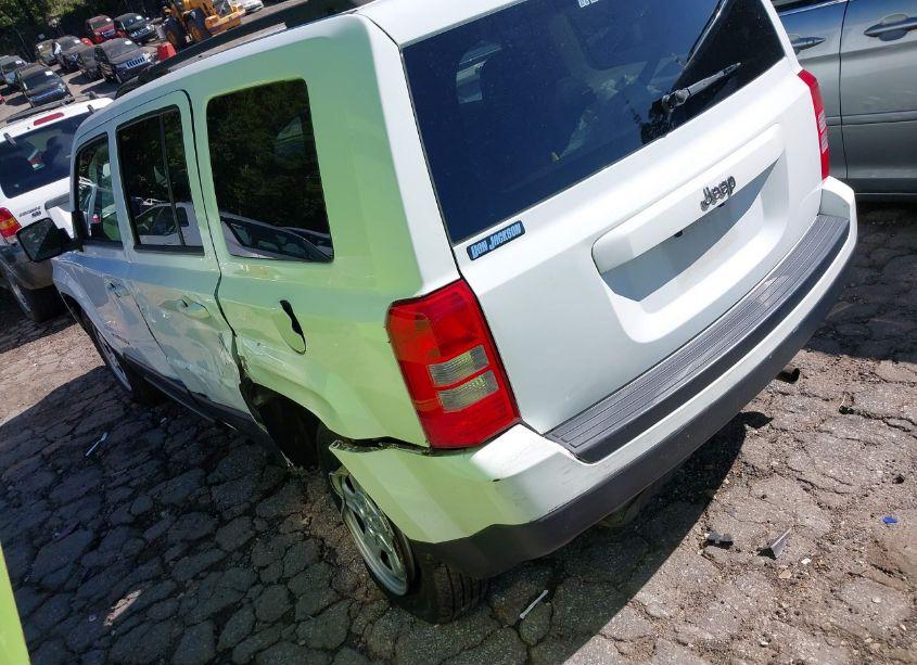 Photo 3 of 2015 Jeep Patriot SPORT (VIN 1C4NJPBB8FD318038)