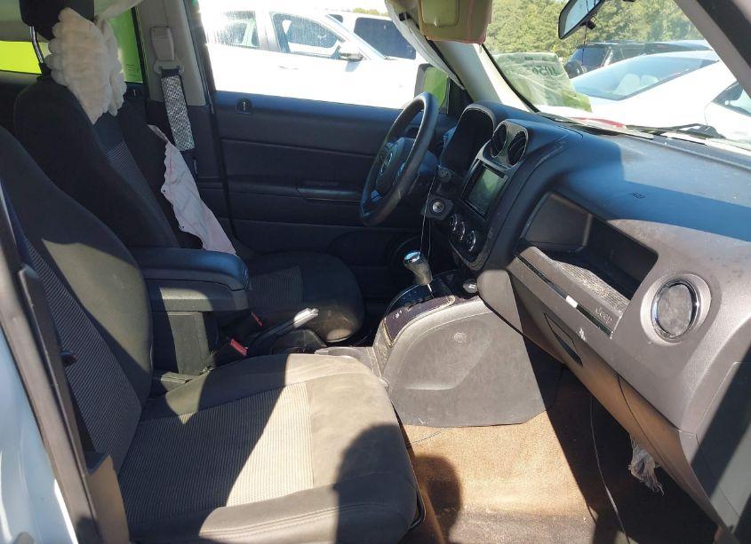 Photo 5 of 2015 Jeep Patriot SPORT (VIN 1C4NJPBB8FD318038)