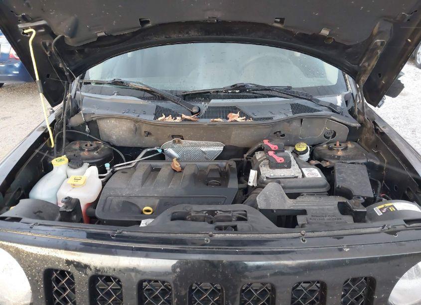 Photo 10 of 2015 Jeep Patriot SPORT (VIN 1C4NJPBB8FD388655)