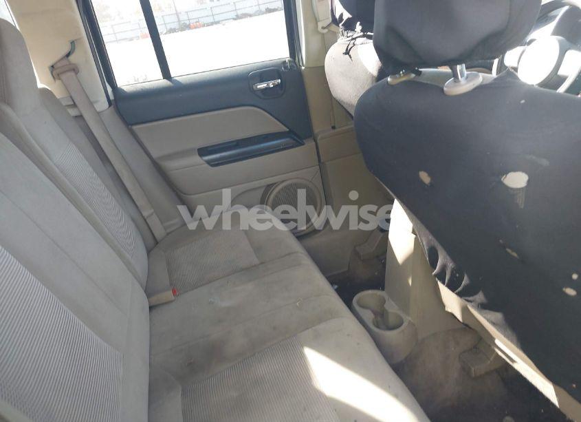 Photo 8 of 2015 Jeep Patriot SPORT (VIN 1C4NJPBB8FD402098)