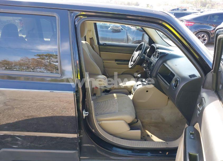 Photo 5 of 2016 Jeep Patriot SPORT (VIN 1C4NJPBB8GD554402)