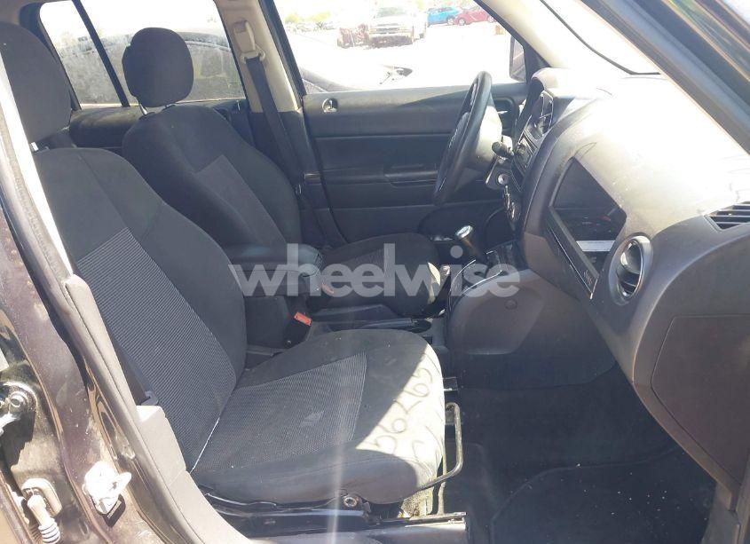 Photo 5 of 2016 Jeep Patriot SPORT (VIN 1C4NJPBB8GD562659)