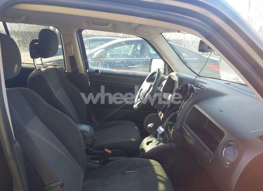 Photo 5 of 2016 Jeep Patriot SPORT (VIN 1C4NJPBB8GD601847)