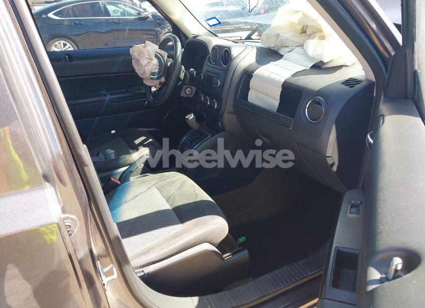 Photo 5 of 2016 Jeep Patriot SPORT (VIN 1C4NJPBB8GD711393)