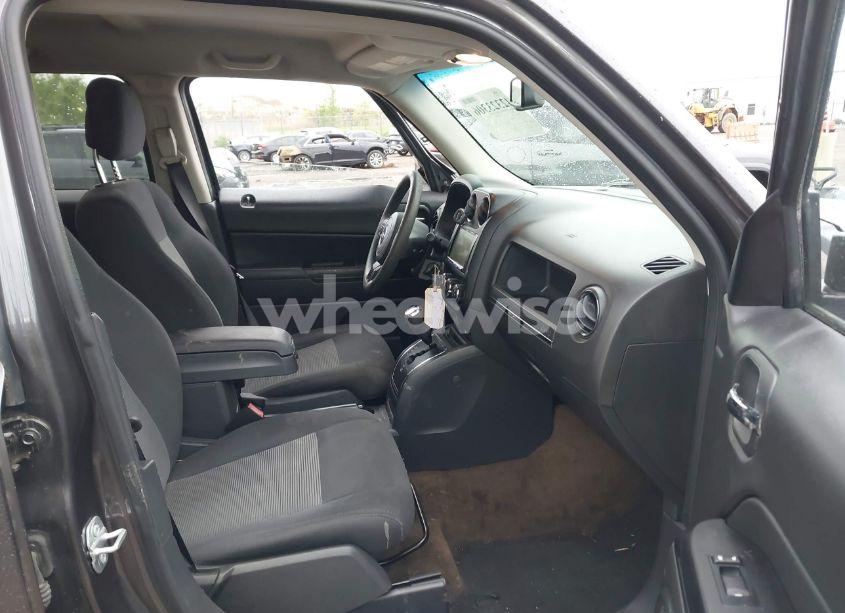 Photo 5 of 2016 Jeep Patriot SPORT (VIN 1C4NJPBB8GD738433)