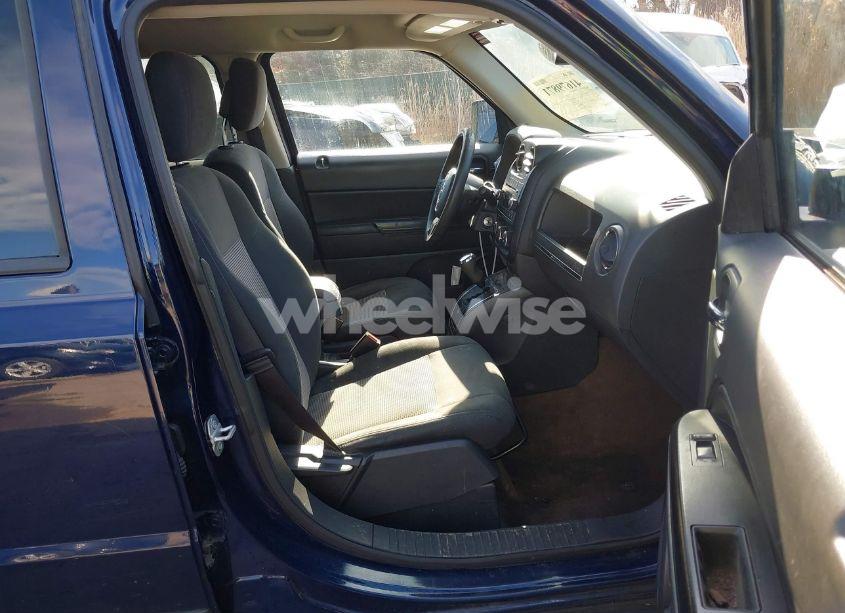 Photo 5 of 2016 Jeep Patriot SPORT (VIN 1C4NJPBB9GD716666)