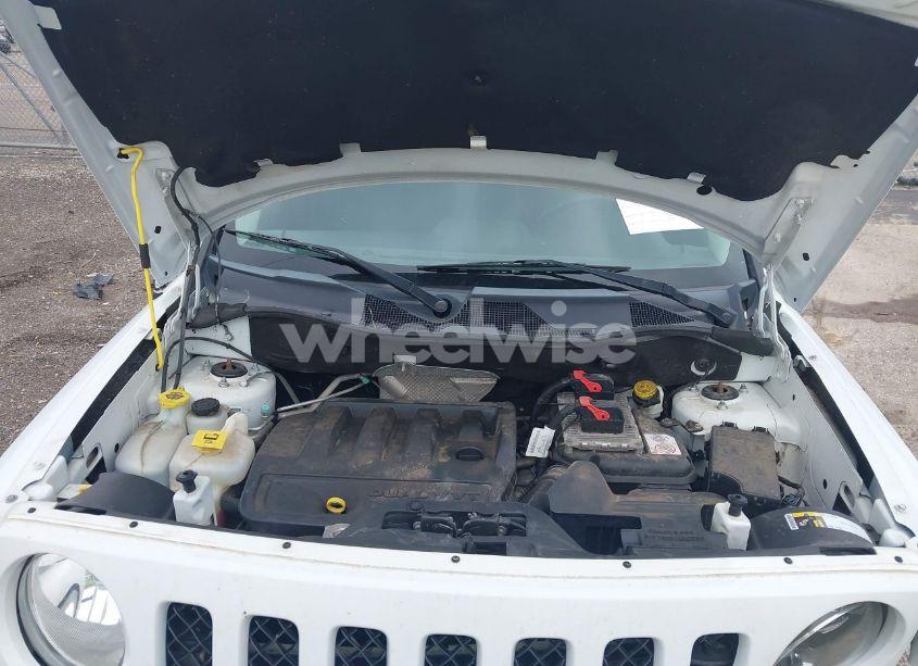 Photo 10 of 2016 Jeep Patriot SPORT (VIN 1C4NJPBB9GD738411)
