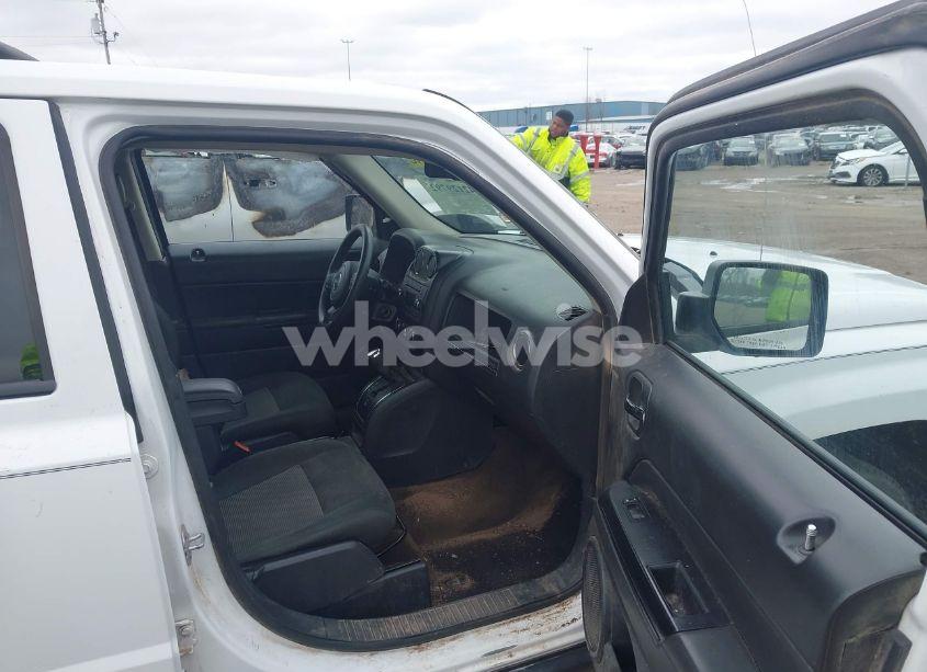 Photo 5 of 2016 Jeep Patriot SPORT (VIN 1C4NJPBB9GD738411)