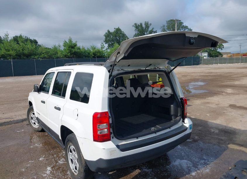 Photo 3 of 2014 Jeep Patriot SPORT (VIN 1C4NJPBBXED618291)