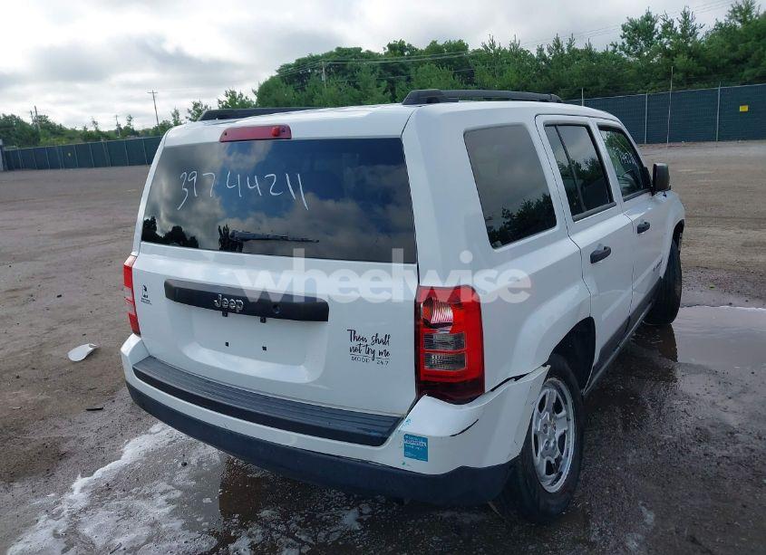 Photo 4 of 2014 Jeep Patriot SPORT (VIN 1C4NJPBBXED618291)