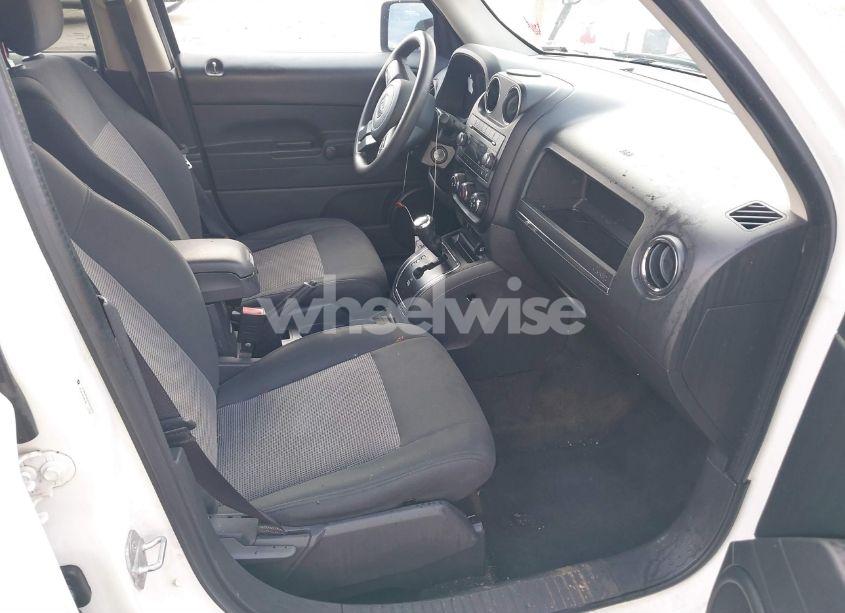 Photo 5 of 2014 Jeep Patriot SPORT (VIN 1C4NJPBBXED618291)