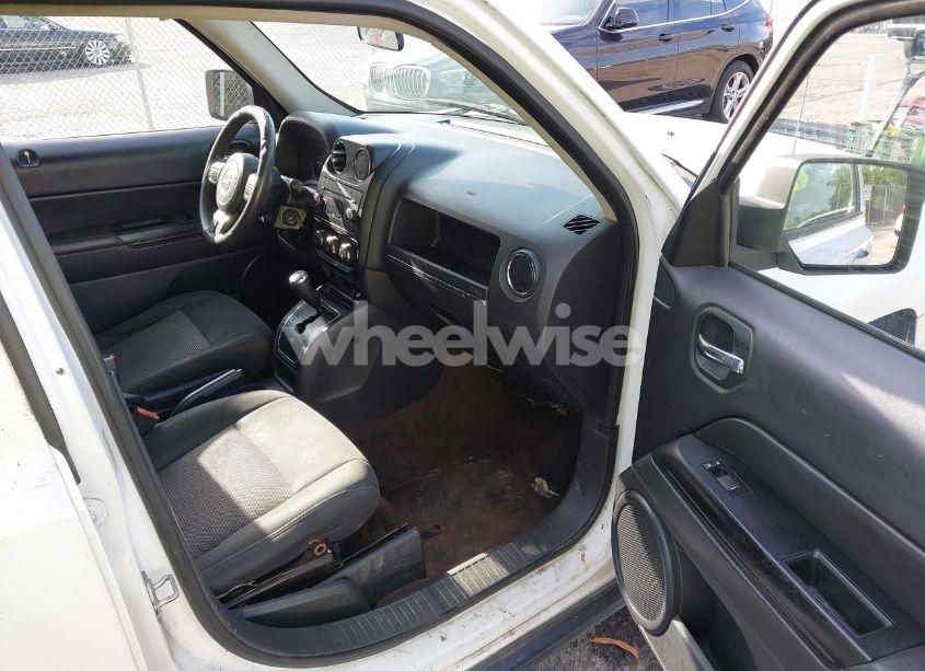 Photo 5 of 2014 Jeep Patriot SPORT (VIN 1C4NJPBBXED671220)