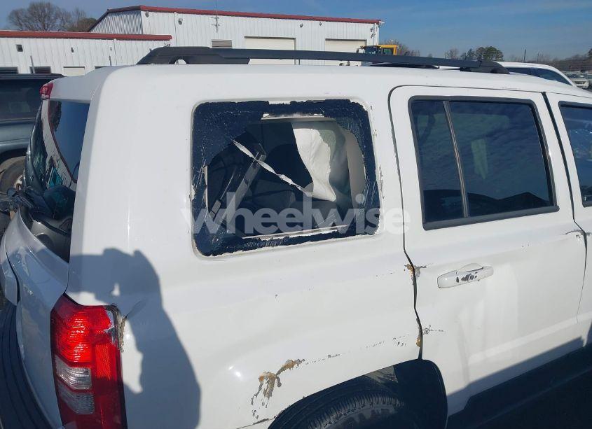 Photo 17 of 2015 Jeep Patriot SPORT (VIN 1C4NJPBBXFD431022)