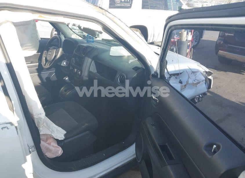 Photo 5 of 2015 Jeep Patriot SPORT (VIN 1C4NJPBBXFD431022)