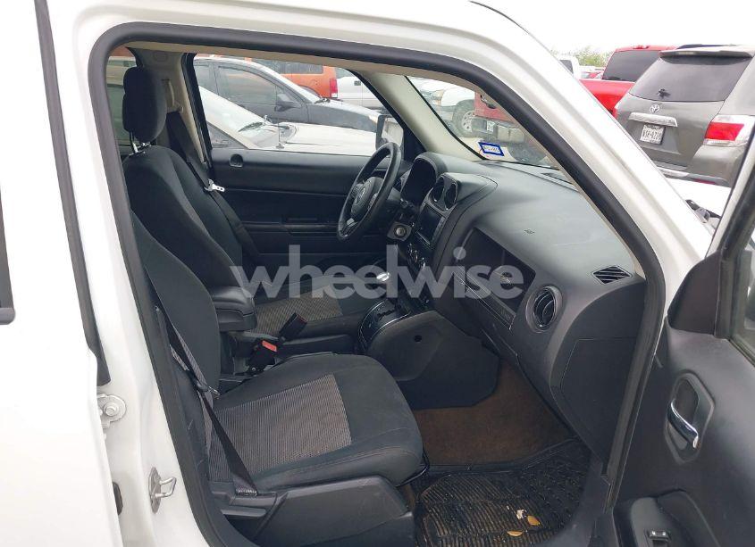 Photo 5 of 2016 Jeep Patriot SPORT (VIN 1C4NJPBBXGD562646)