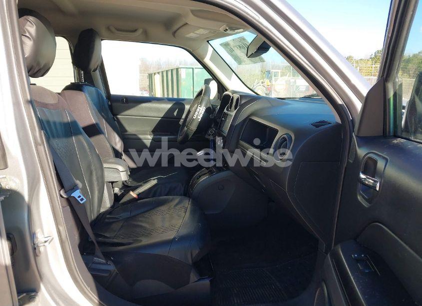 Photo 5 of 2016 Jeep Patriot SPORT (VIN 1C4NJPBBXGD677053)