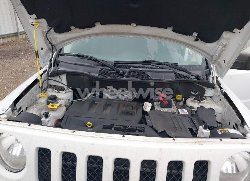 Photo 10 of 2016 Jeep Patriot SPORT (VIN 1C4NJPBBXGD699974)