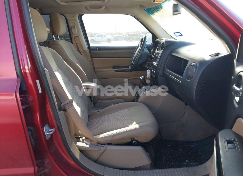 Photo 5 of 2014 Jeep Patriot LATITUDE (VIN 1C4NJPFA0ED694846)
