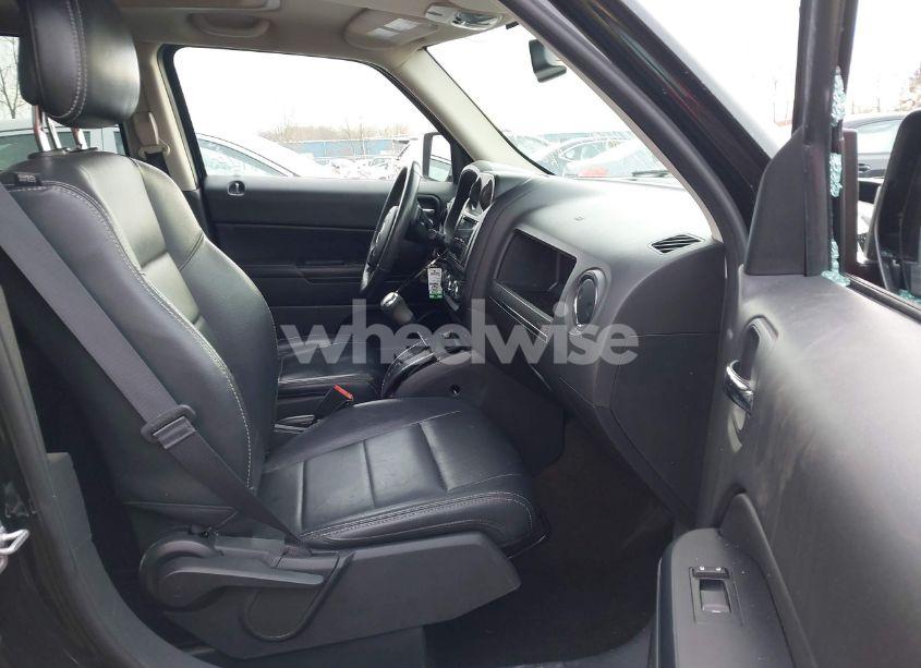 Photo 5 of 2016 Jeep Patriot HIGH ALTITUDE EDITION (VIN 1C4NJPFA0GD683588)