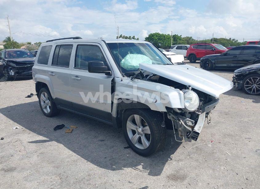2013 Jeep Patriot LATITUDE (VIN 1C4NJPFA1DD260398) main photo