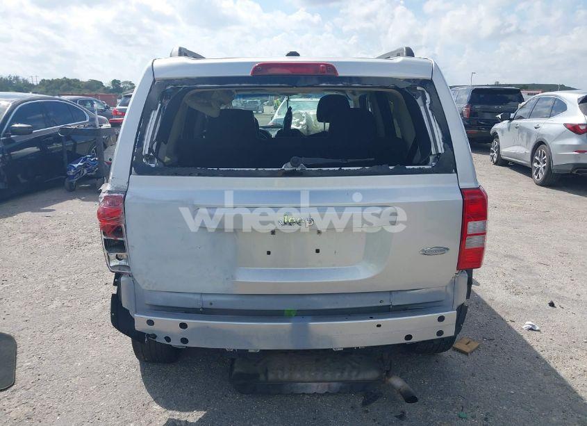 Photo 16 of 2013 Jeep Patriot LATITUDE (VIN 1C4NJPFA1DD260398)