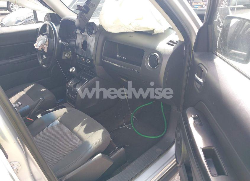 Photo 5 of 2013 Jeep Patriot LATITUDE (VIN 1C4NJPFA1DD260398)