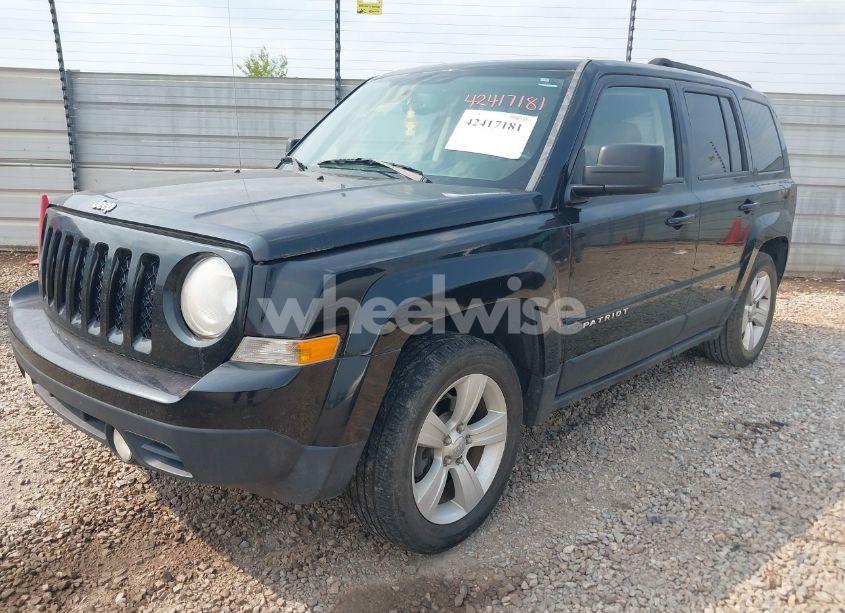 Photo 2 of 2014 Jeep Patriot LATITUDE (VIN 1C4NJPFA1ED652699)