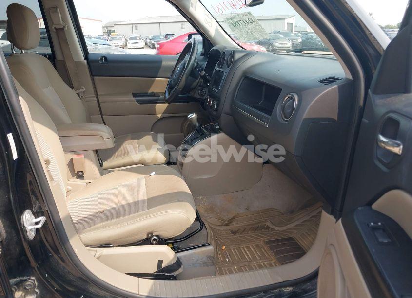 Photo 5 of 2014 Jeep Patriot LATITUDE (VIN 1C4NJPFA1ED652699)