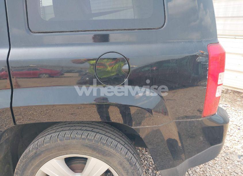 Photo 6 of 2014 Jeep Patriot LATITUDE (VIN 1C4NJPFA1ED652699)