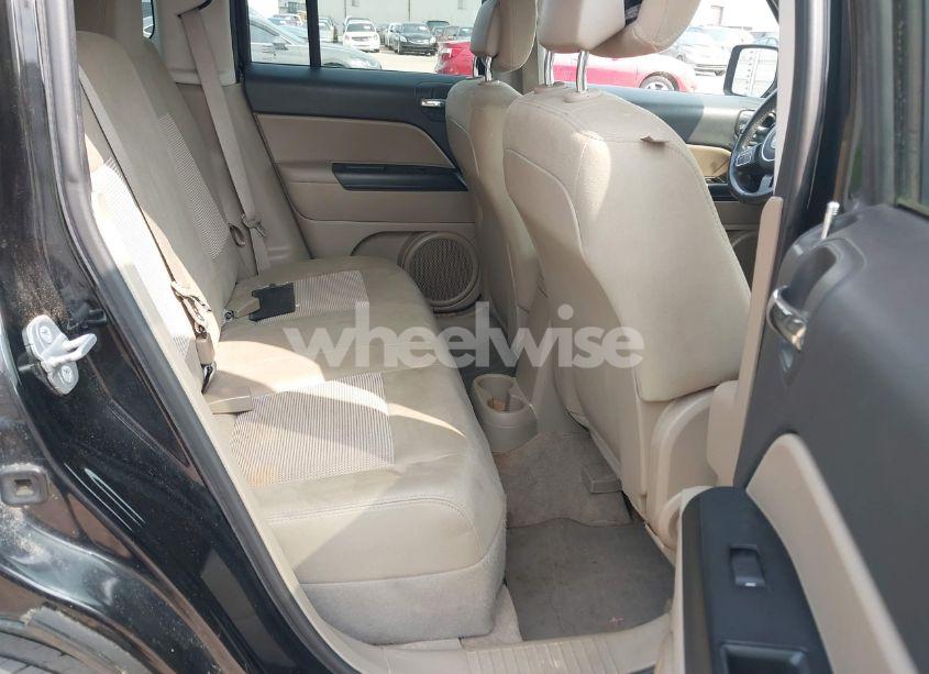 Photo 8 of 2014 Jeep Patriot LATITUDE (VIN 1C4NJPFA1ED652699)